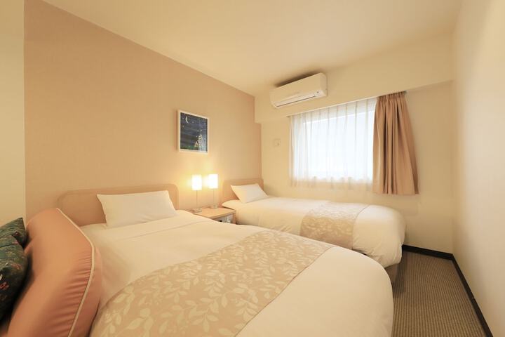 Room 14 of 98