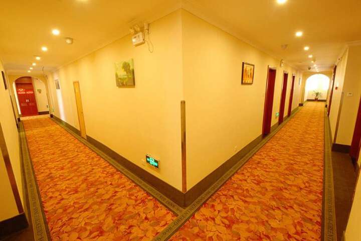 Ballroom/Hall 31 of 35