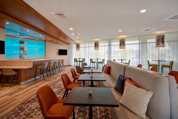 Lounge 50 of 70