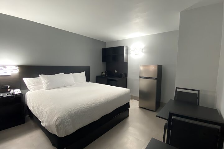 Room 3 of 8