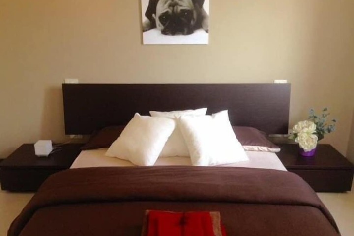 Room 4 of 17