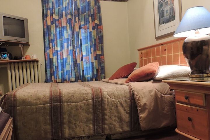2 Double Beds Shared Bathroom (12 of 15)