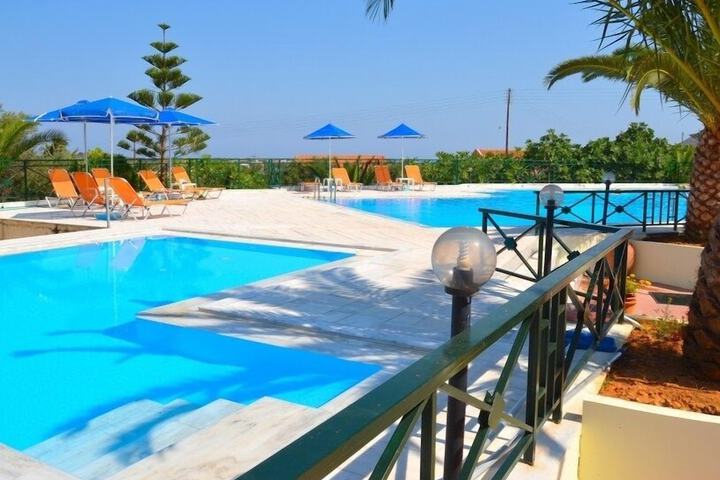 Hotel Pool