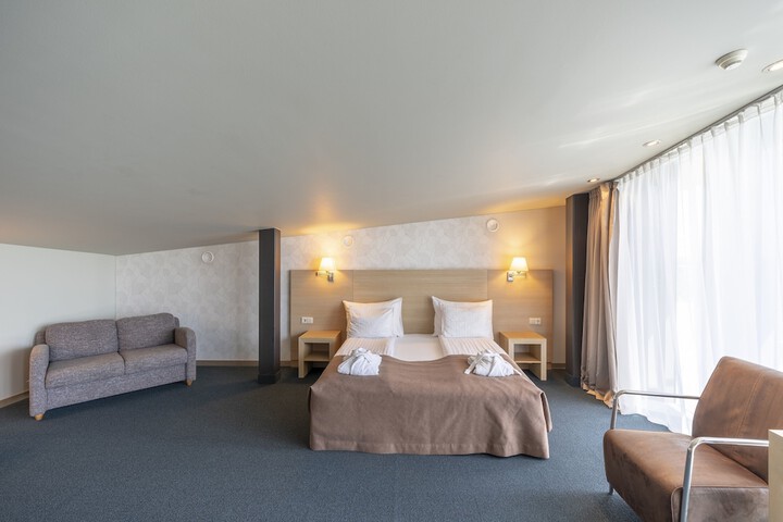 Room 13 of 52