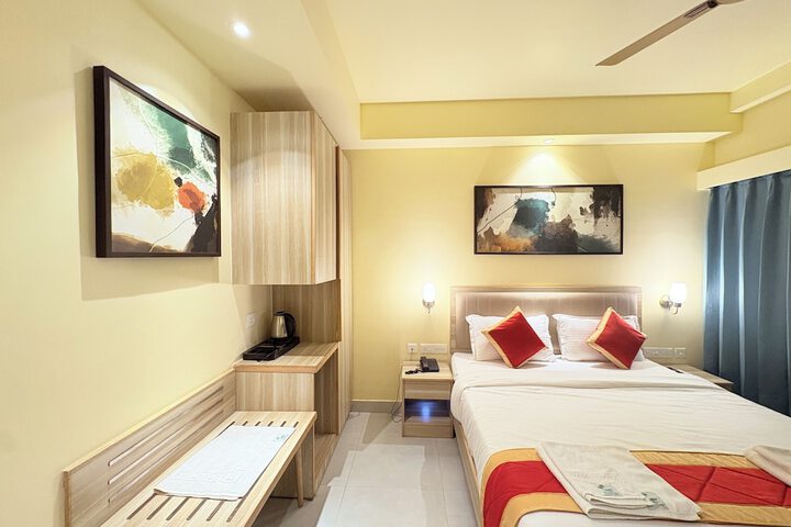 Room 13 of 27