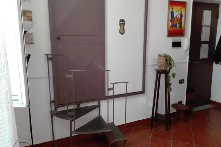 Room 7 of 19