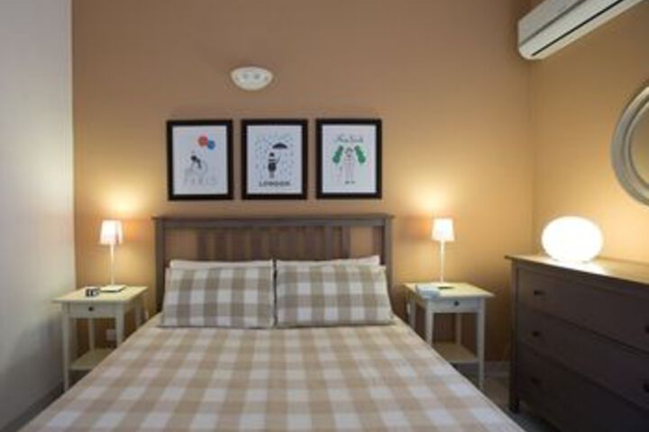 Room 11 of 35