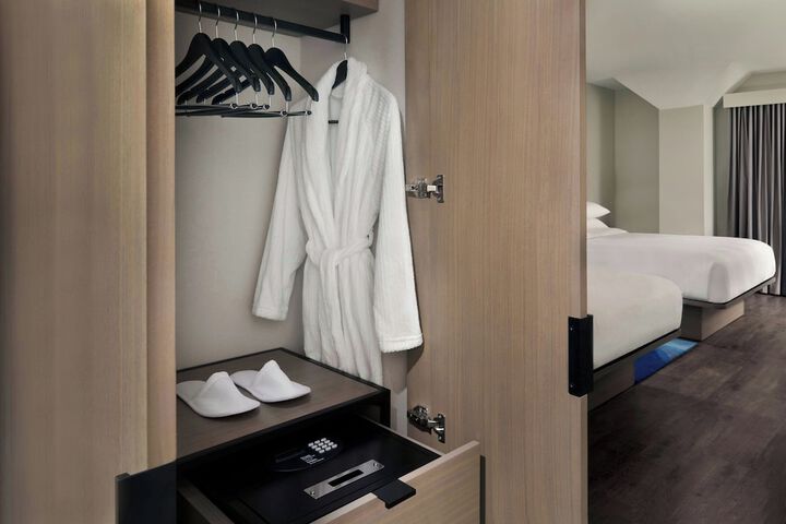Room 16 of 64