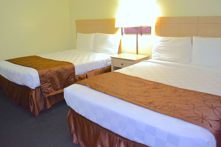 2 Double Beds (4 of 8)