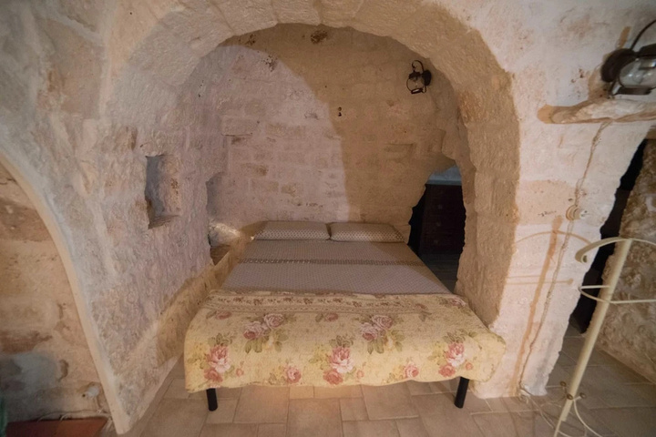 Room 2 of 17