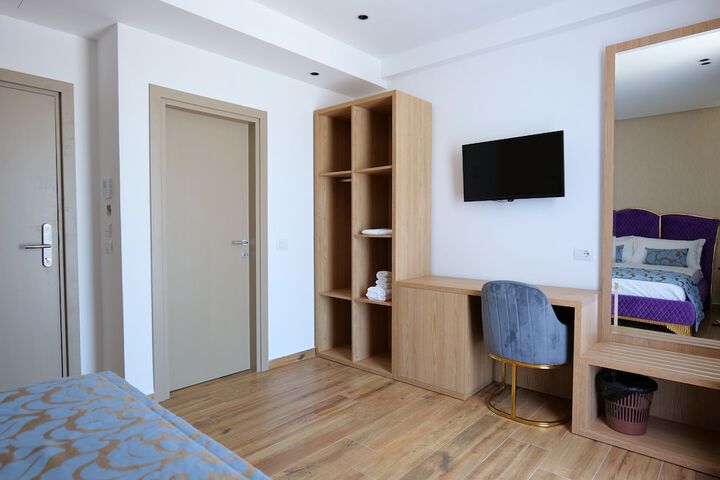 Room 6 of 74
