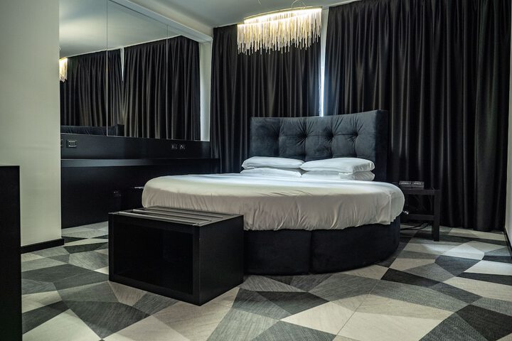 Room 12 of 60