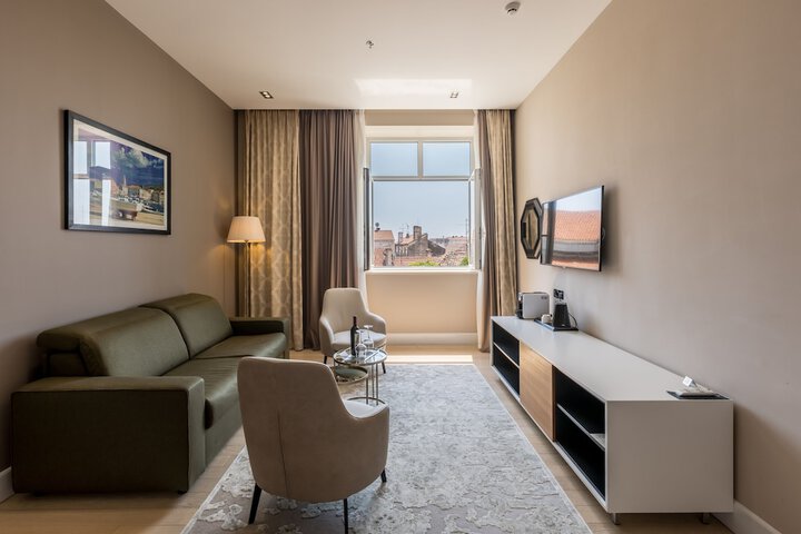 Room 32 of 145