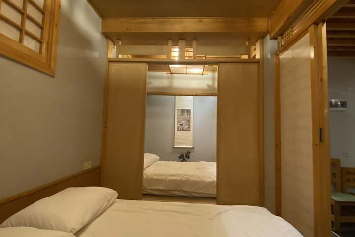 Room 27 of 105