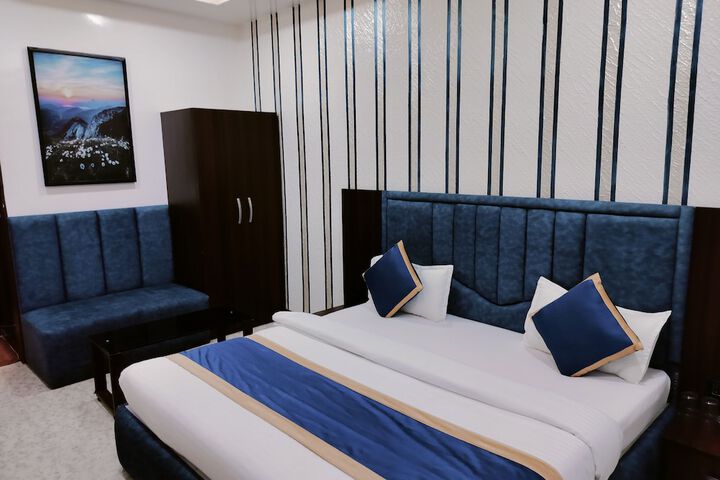 Room 9 of 29