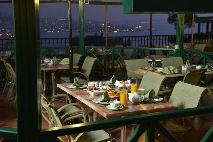 Dining 62 of 96