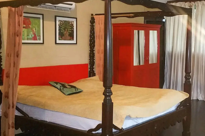Room 2 of 15