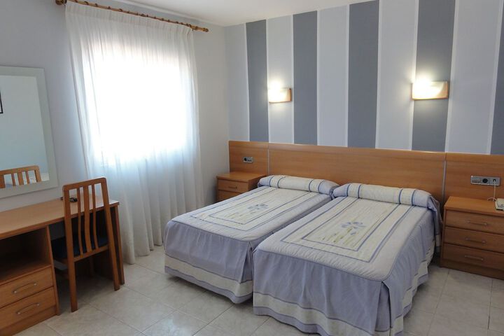 Room 6 of 14