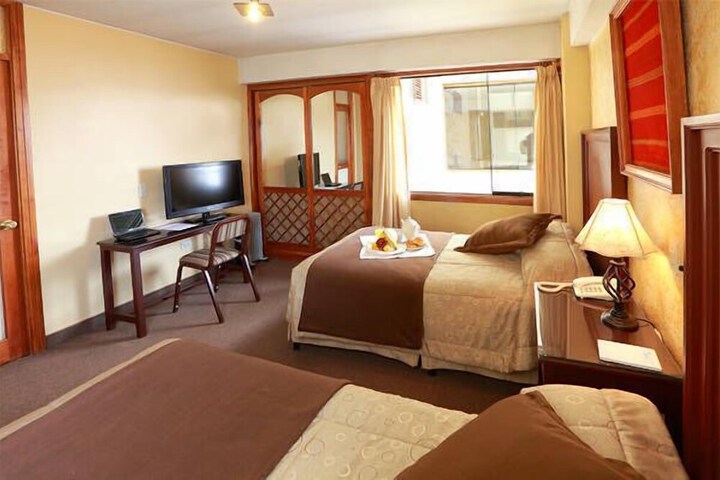Room 6 of 14