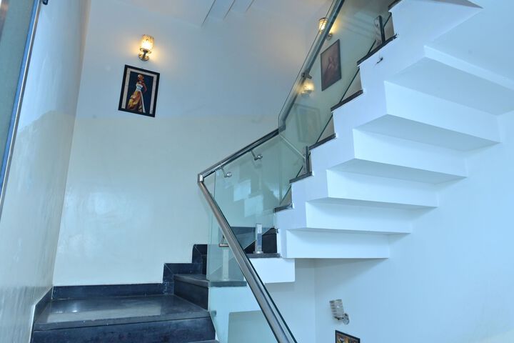 Room 5 of 6