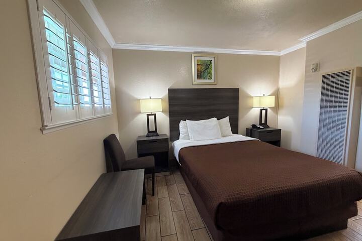 Room 28 of 62