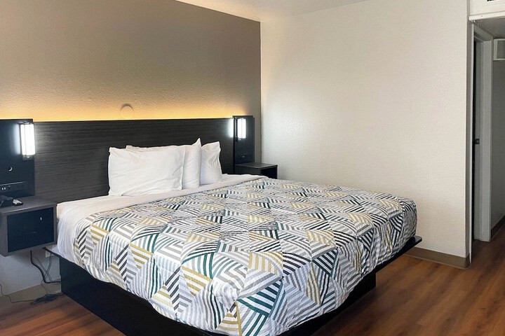 Room 14 of 35