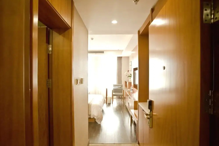 Room 11 of 16