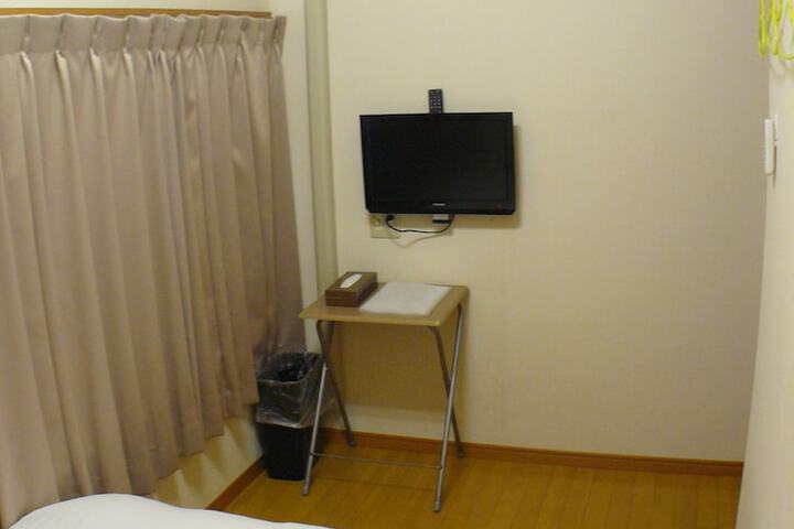 Room 10 of 25