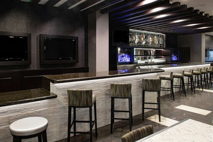 Lounge 49 of 65