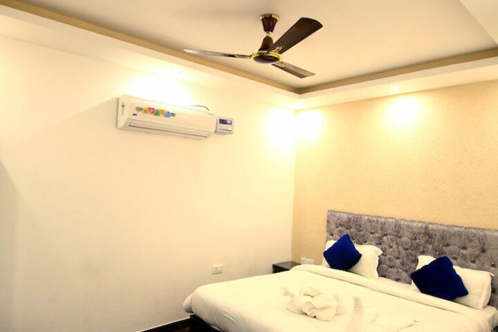 Room 17 of 35