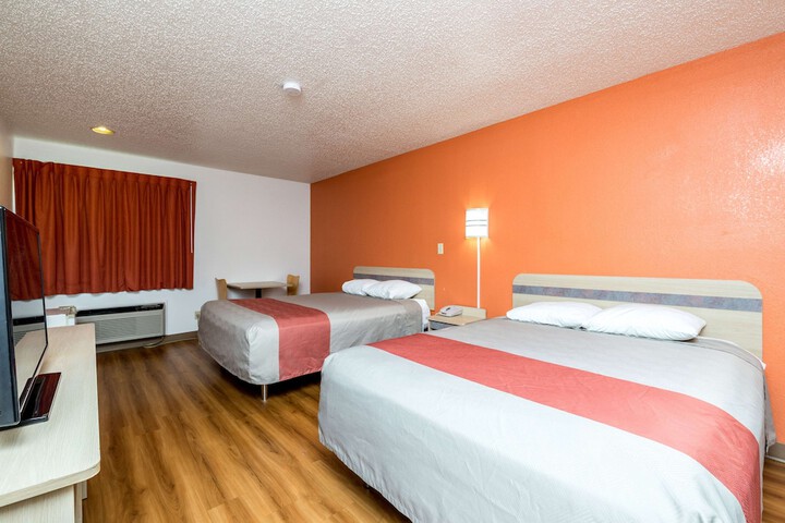 2 Queen Beds (4 of 13)
