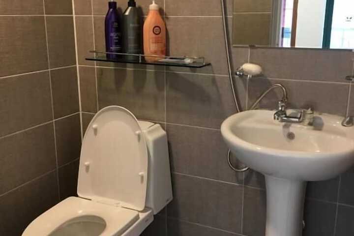 Room 8 of 19