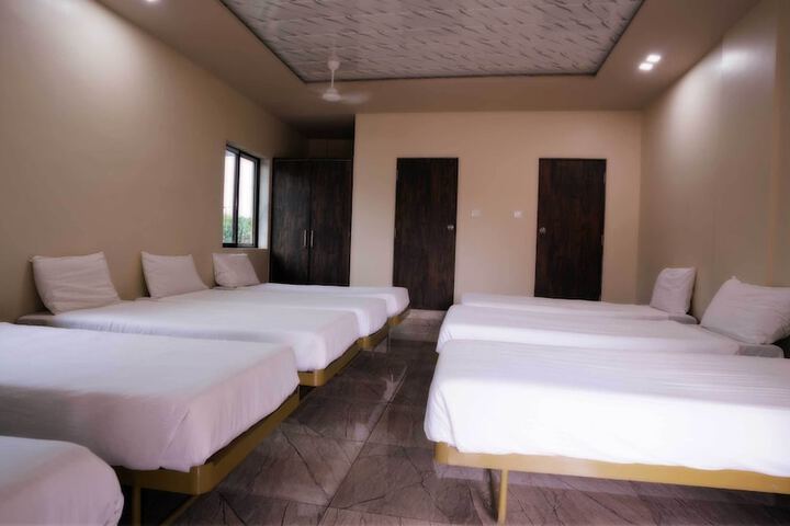 Room 14 of 40
