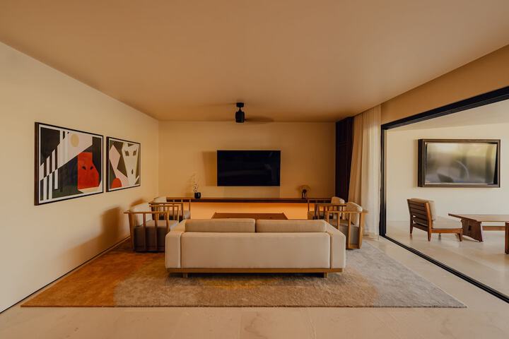 Room 65 of 180