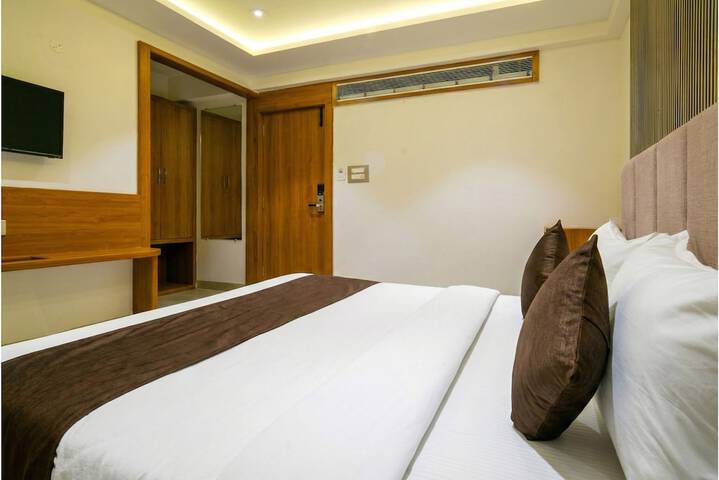 Room 11 of 31