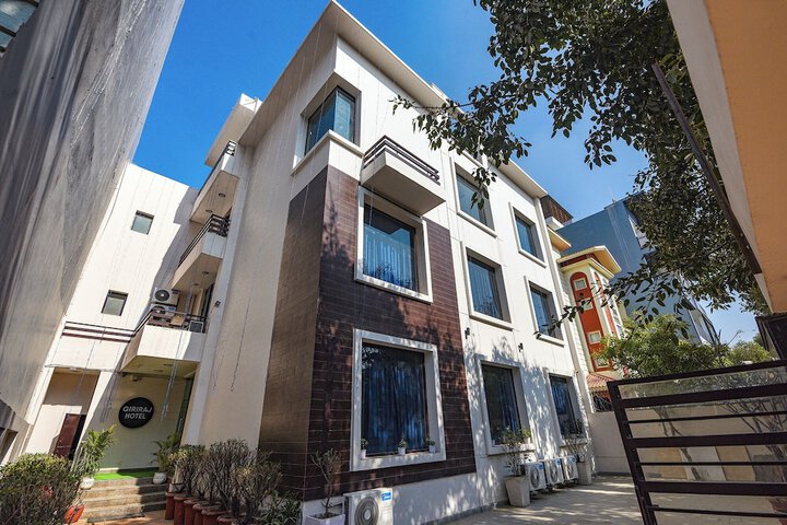 FabHotel Giriraj Hospitality - 100 Meters From Narayana Hospital | Gurugram
