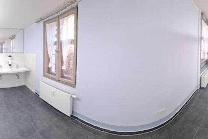 Room 65 of 174