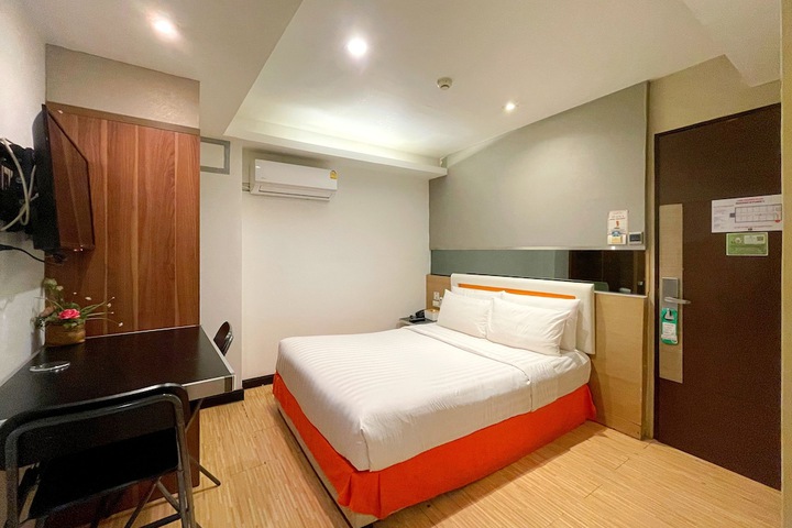 Room 9 of 31