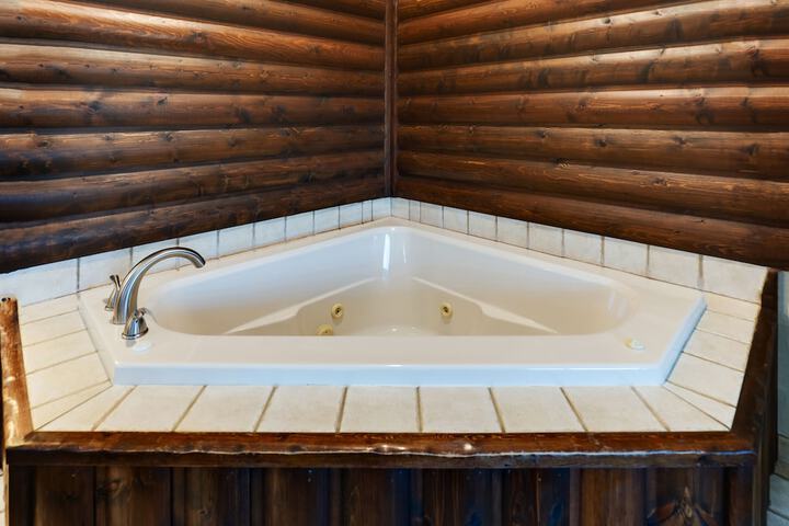 Private spa tub