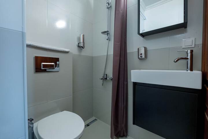 Room 12 of 21