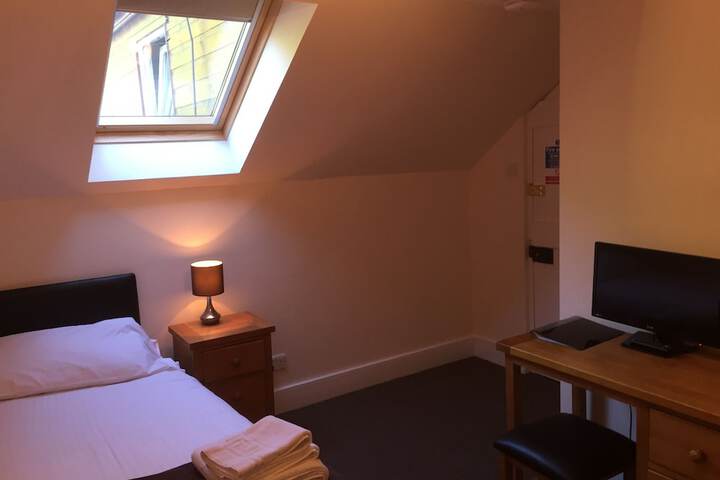 Room 8 of 32