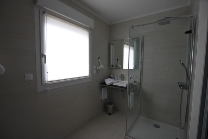 Room 34 of 41
