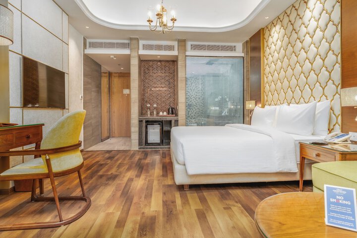 Room 6 of 80