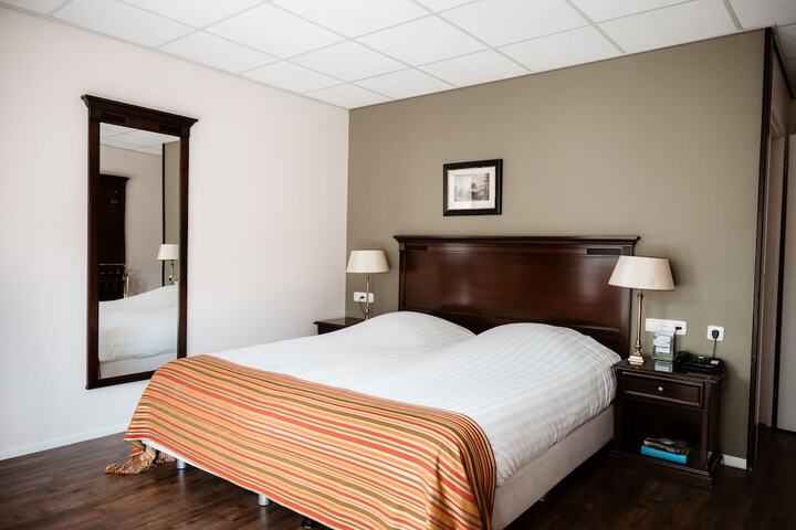 Room 6 of 40