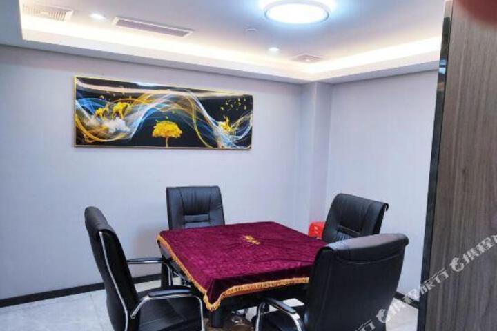 Haijin Hotel (Beiliu Yongfeng Plaza Branch)