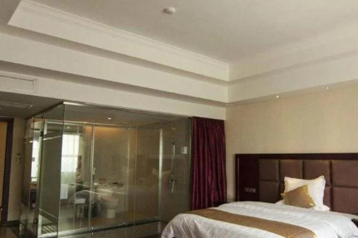 Yingde Junyue Hotel