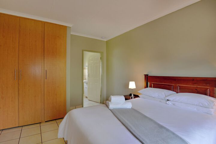 Room 14 of 136