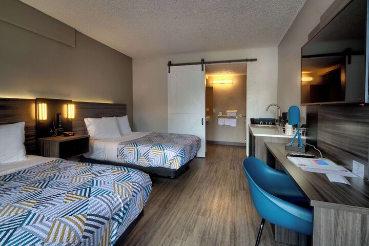 Room 5 of 30