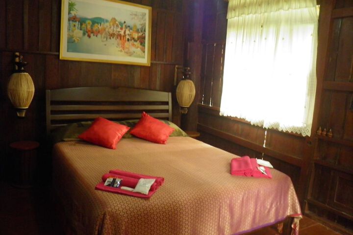 Room 2 of 33
