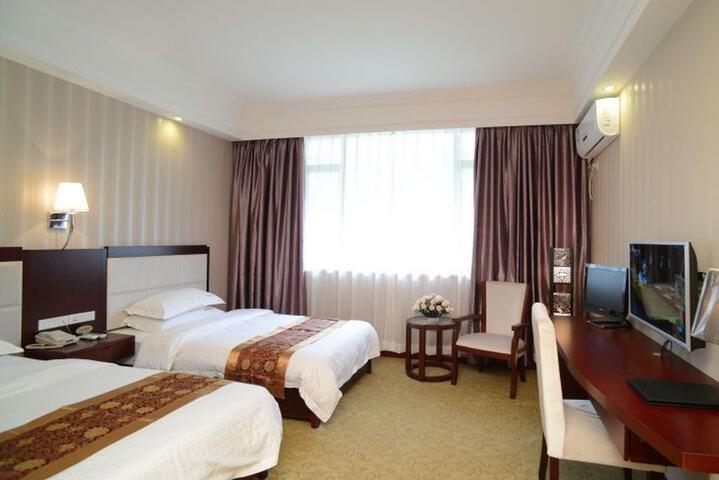 Room 4 of 7
